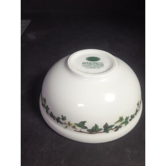 1 Portmeirion Christmas bowl, The Holly and the ivy English soup salad, cereal - Picture 2 of 8